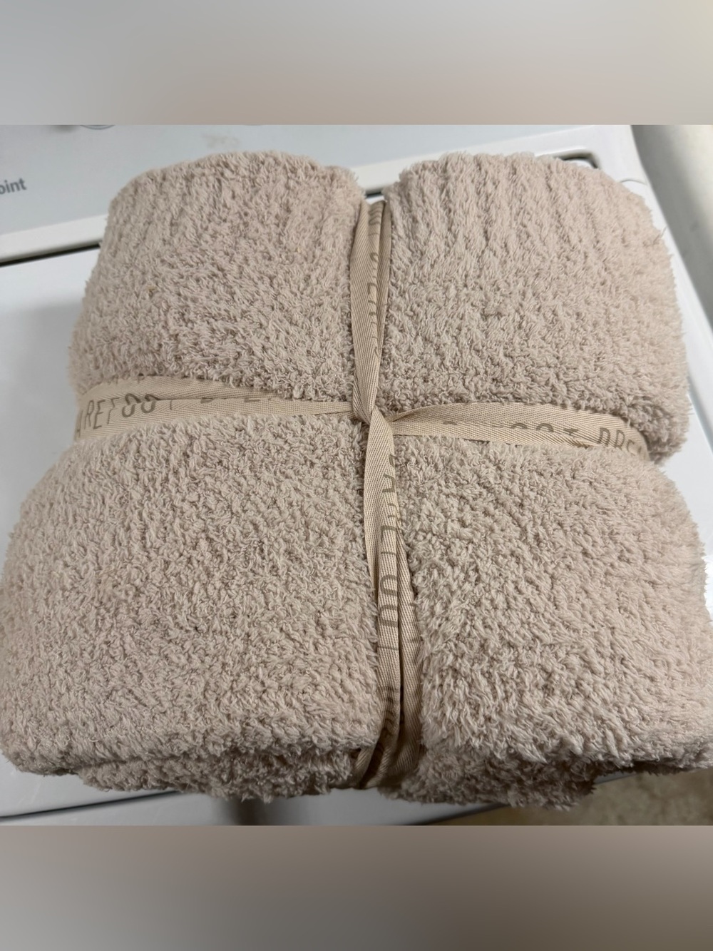 Barefoot Dreams cozy chic throw blanket BONE NWT 54x72inches - Picture 3 of 4